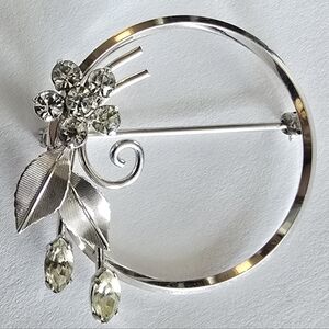 Vintage Krementz brooch circle leaves silver tone pin leaf nature classic